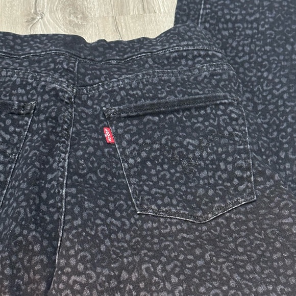 Levi’s Black Leopard Print Pants Size 8 - Picture 5 of 5